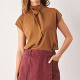WILD RASPBERRY WOVEN SKORT