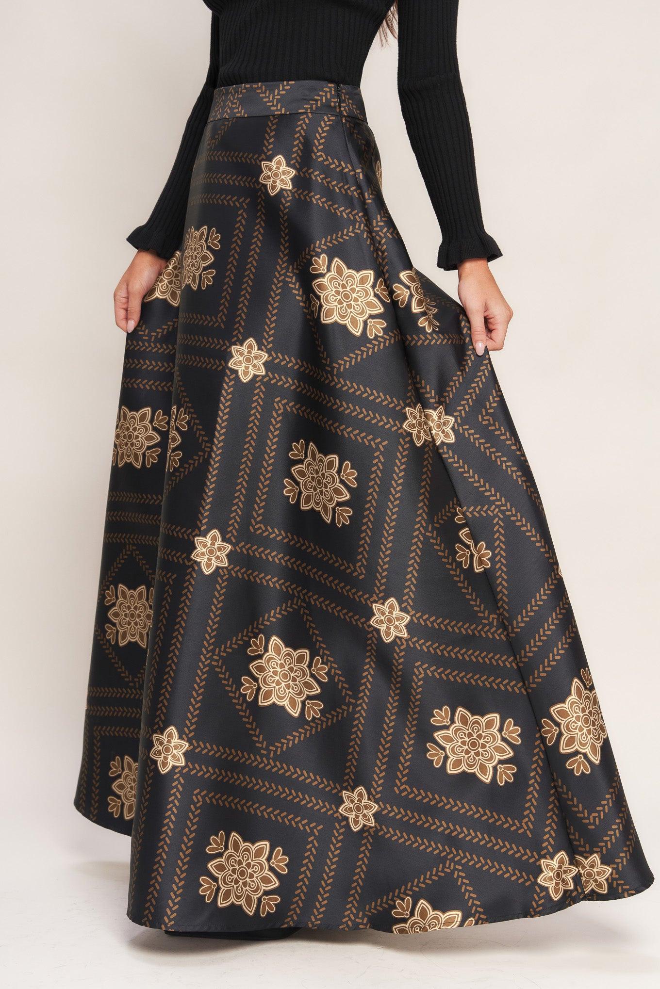 Flying Tomato Ornamental Nights Woven Maxi Circle Skirt in black