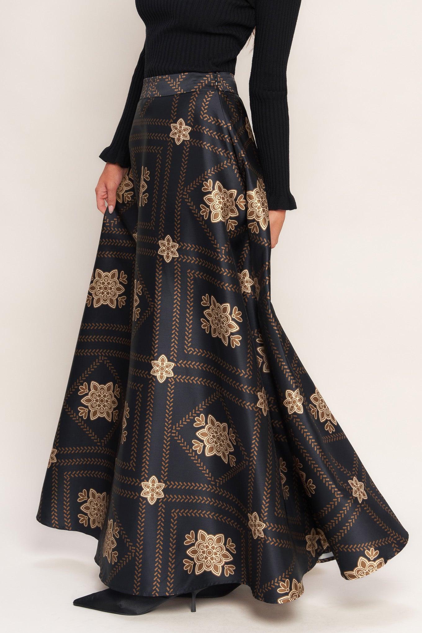 Flying Tomato Ornamental Nights Woven Maxi Circle Skirt in black