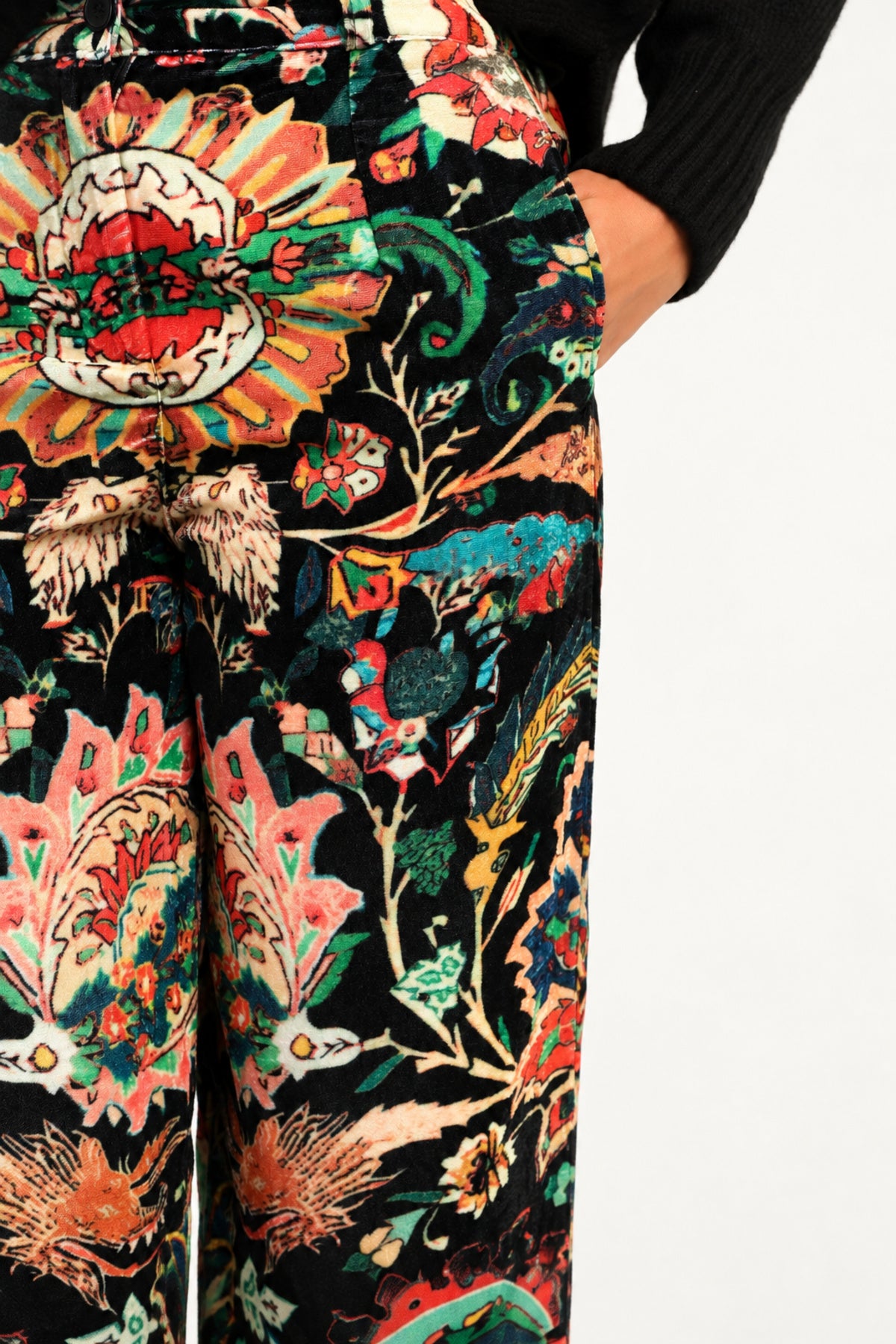 Close-up of Aveline Black Aubussy velvet print and side pocket