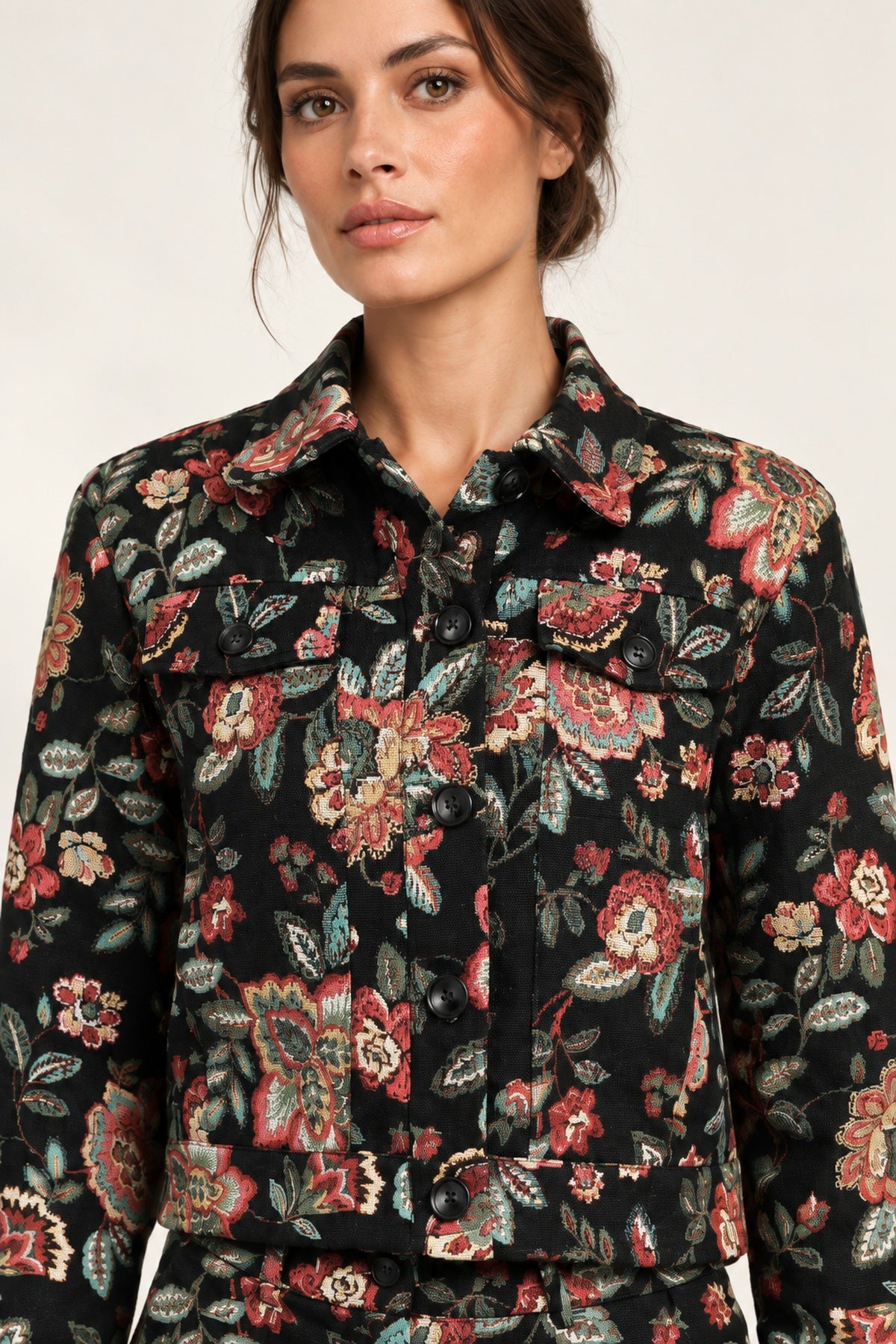 Héloïse Jacquard Jacket in Black Floral, close-up of the collar, chest pockets and woven fabric