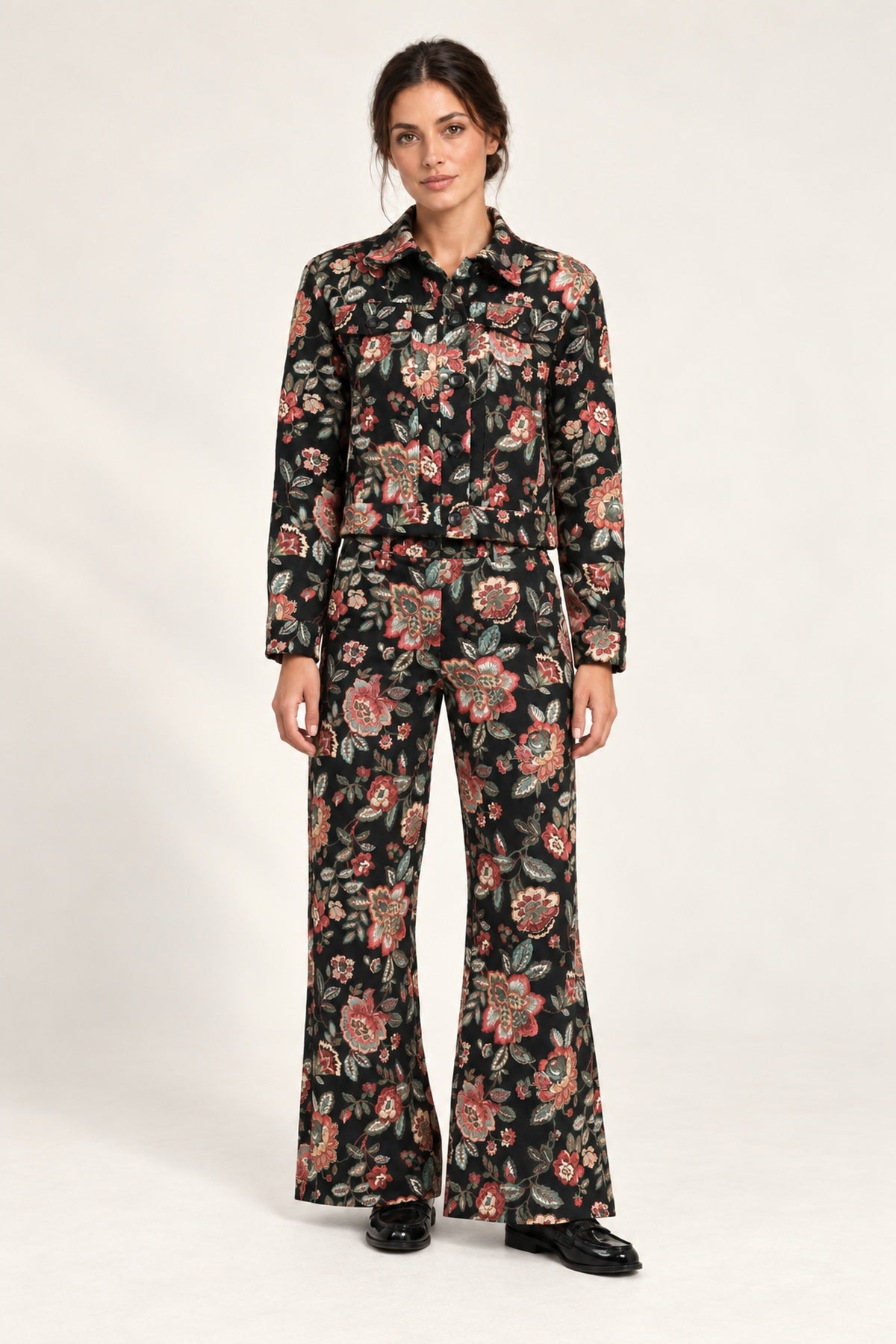 Full-length model wearing the Héloïse Black Floral jacquard jacket and matching wide-leg pants
