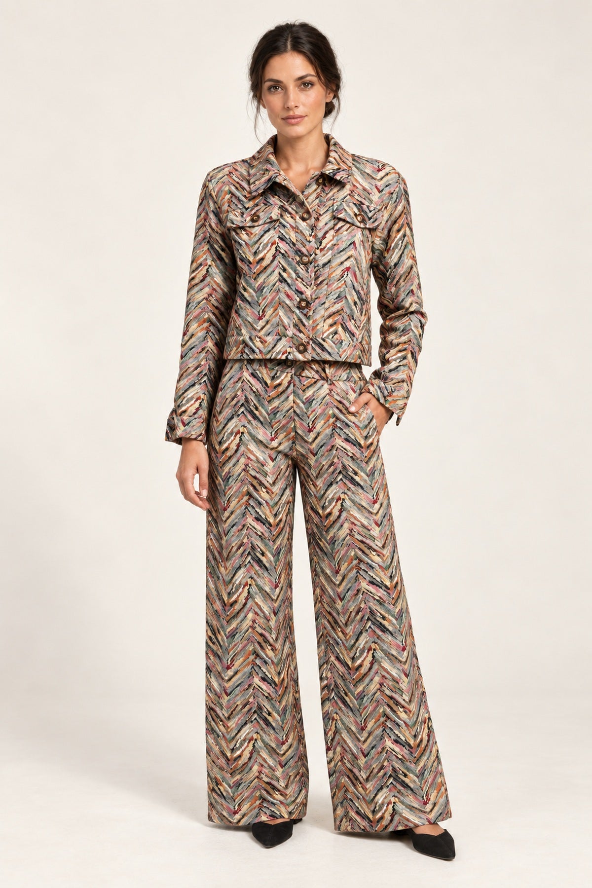 Full-length model wearing the Héloïse Multico Chevron jacquard jacket and matching wide-leg pants