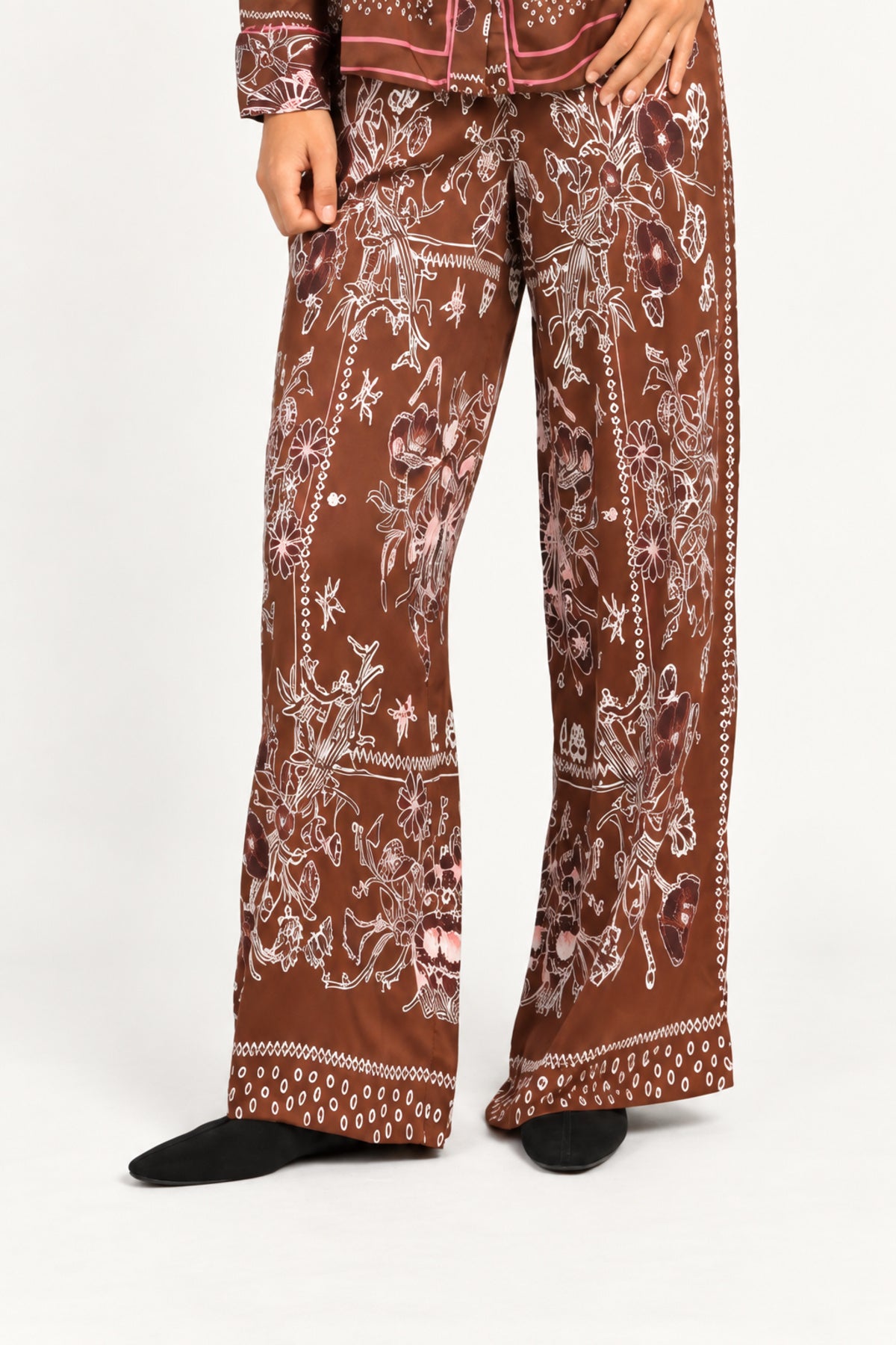 Séverine Passila Chocolate pants, full-leg detail view on an ivory studio backdrop