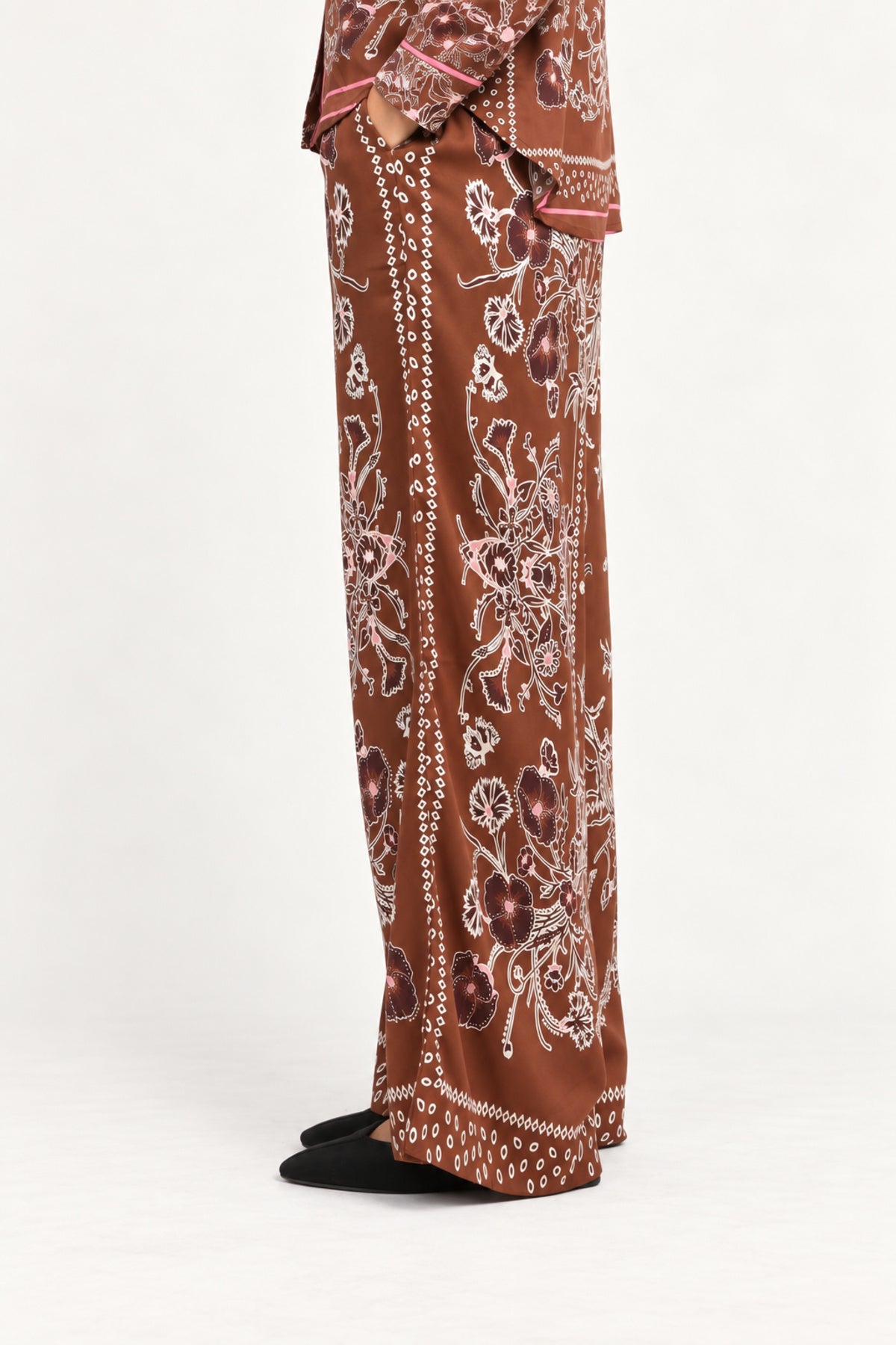 Séverine Passila Chocolate pants, side model view on an ivory studio backdrop
