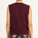 Solène burgundy sweater vest with floral trousers — back