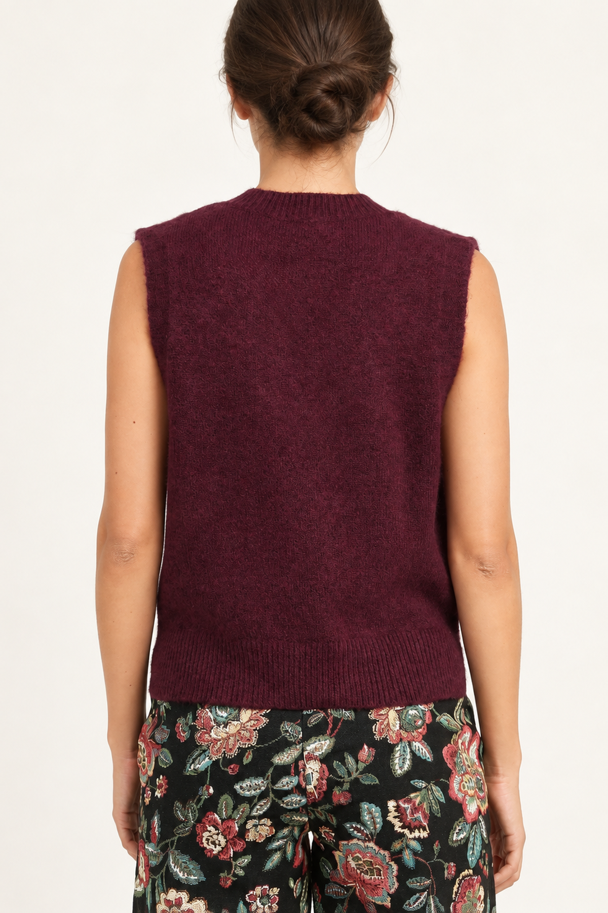 Solène burgundy sweater vest with floral trousers — back
