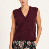 Solène burgundy sweater vest with floral trousers — front