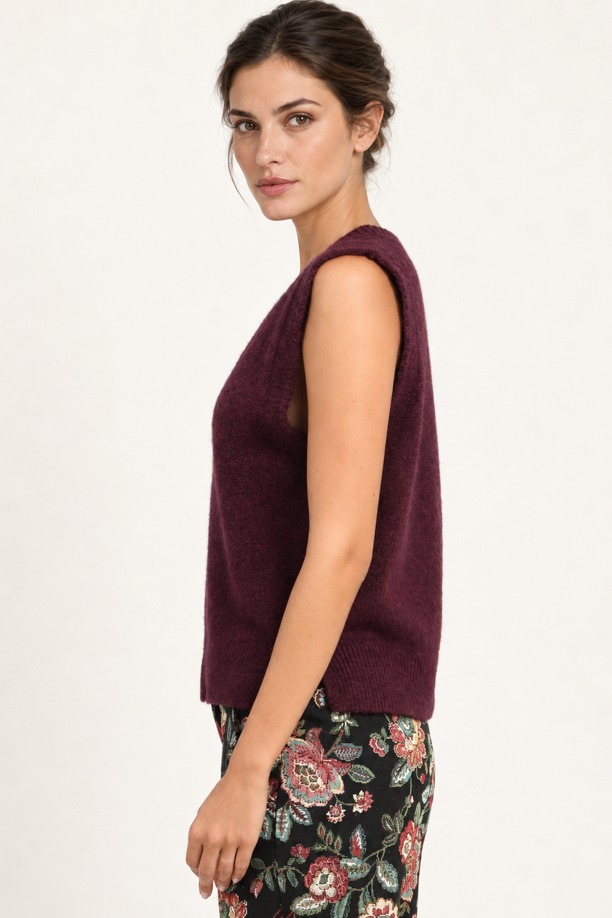 Solène burgundy sweater vest with floral trousers — side